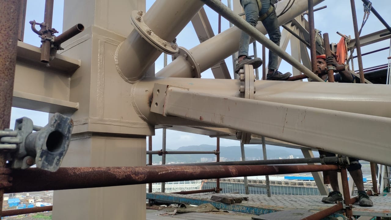 Steel members and connections supported by construction scaffolding